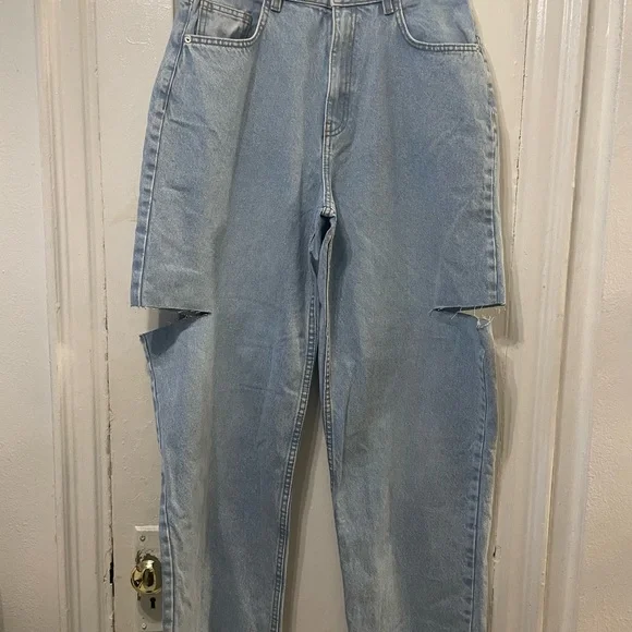 PrettyLittleThing Boyfriend Jeans Light Wash Thigh Split Denim Blue Size 6 - Picture 7 of 16